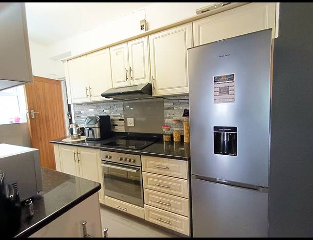 1.5 BEDROOM APARTMENT RENTED IN ESSENWOOD